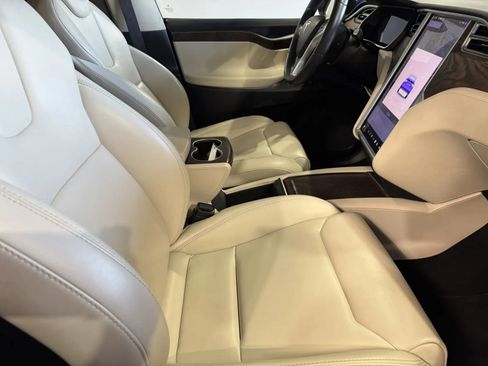 Used 2018 Tesla Model X 75D image 6