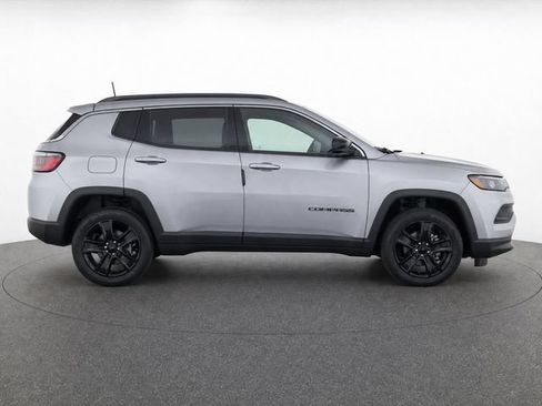 Used 2022 Jeep Compass Latitude AWD/4WD image 8