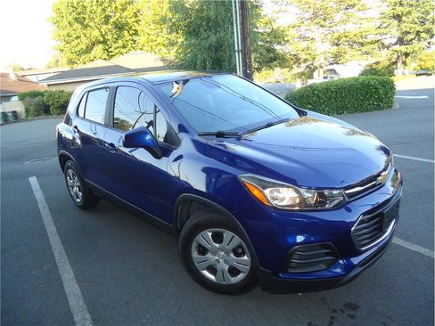 Used 2017 Chevrolet Trax LS FWD image 4