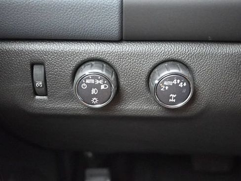 Used 2022 Chevrolet Colorado Z71 AWD/4WD image 13