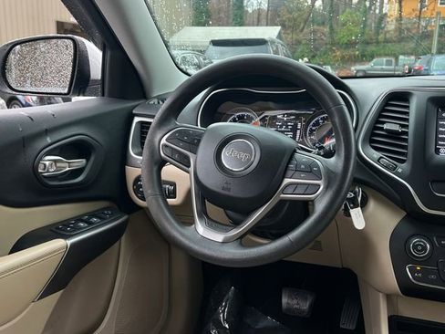 Used 2019 Jeep Cherokee Latitude w/ Popular Appearance Group image 17