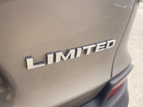 Used 2019 Jeep Cherokee Limited AWD/4WD image 13