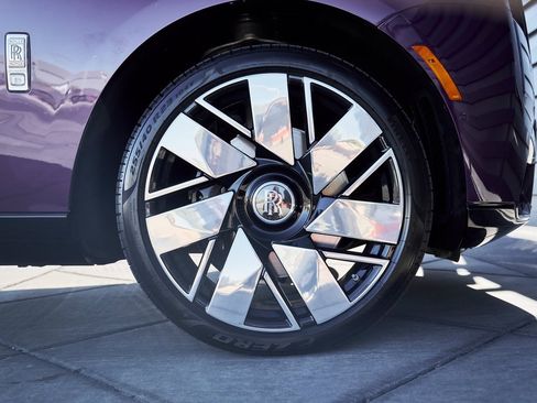 Used 2025 Rolls-Royce Cullinan image 18