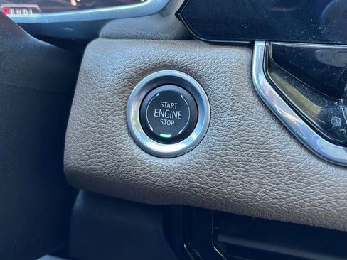 Used 2024 GMC Canyon Denali image 30