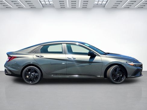New 2026 Hyundai Elantra SEL Sport FWD image 3