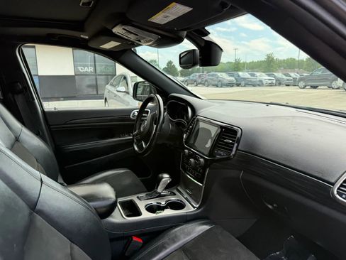 Used 2019 Jeep Grand Cherokee Altitude AWD/4WD image 24