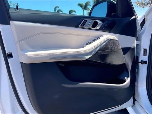 Used 2022 BMW X5 xDrive45e w/ M Sport Package image 21