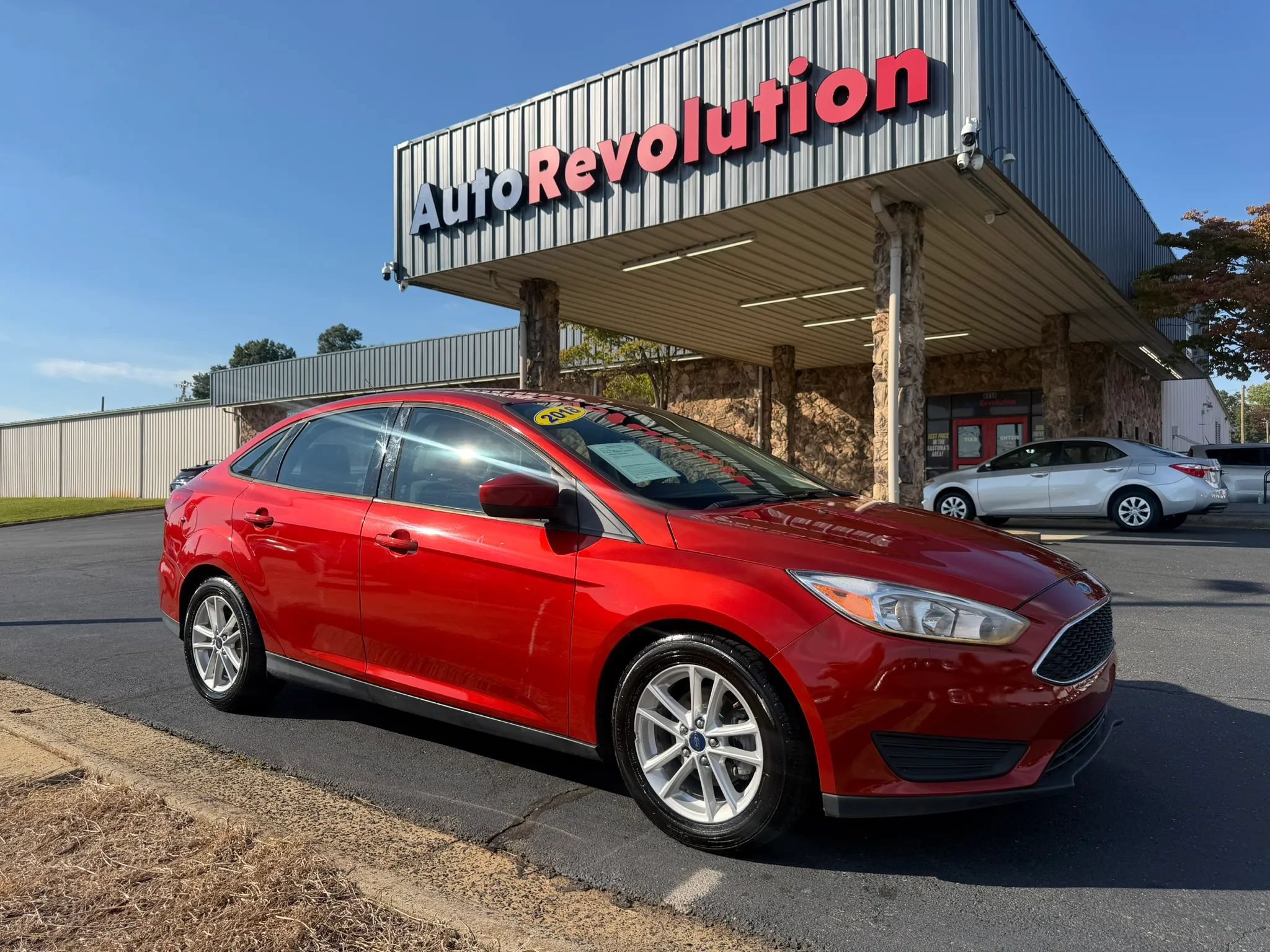 Used 2018 Ford Focus SE FWD image 1