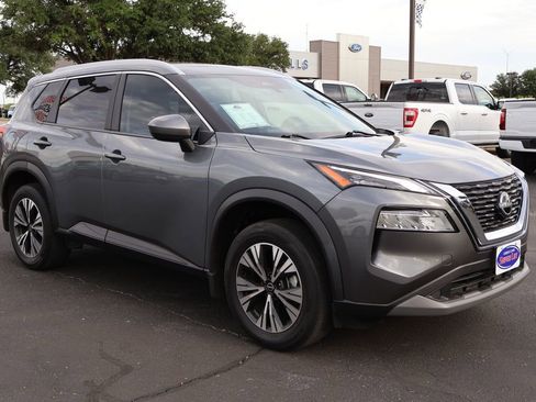 Used 2023 Nissan Rogue SV w/ SV Premium B Package FWD image 11