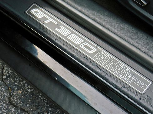 Used 2016 Ford Mustang Shelby GT350 w/ Technology Package image 17