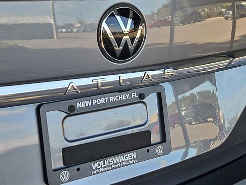 Used 2022 Volkswagen Atlas SEL R-Line image 13
