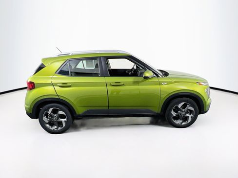 Used 2023 Hyundai Venue SEL image 4