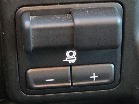 Used 2022 Chevrolet Silverado 2500 Custom w/ Custom Value Package image 6