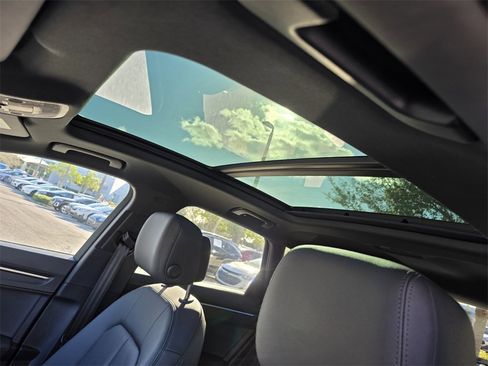 Used 2022 Audi Q3 2.0T Premium Plus image 11