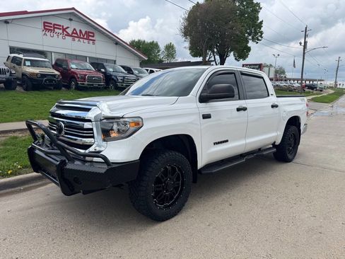 Used 2017 Toyota Tundra SR5 w/ SR5 Upgrade Package AWD/4WD image 1