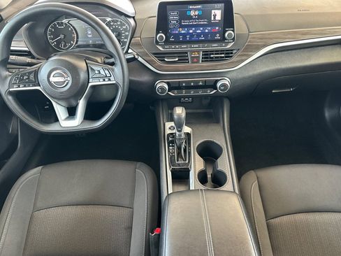 Used 2025 Nissan Altima 2.5 SV FWD image 13