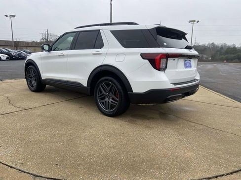 New 2026 Ford Explorer ST-Line w/ ST-Line Street Pack image 4