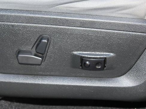 Used 2018 RAM 1500 Big Horn RWD image 11