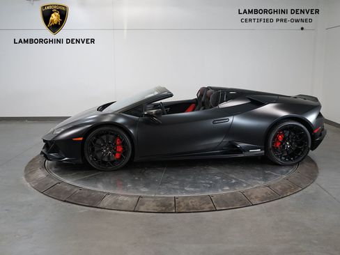 Used 2023 Lamborghini Huracan EVO image 2