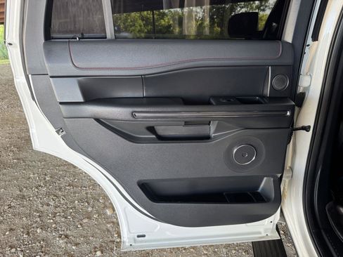 Used 2023 Ford Expedition Limited RWD image 32