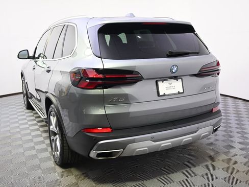 Used 2025 BMW X5 xDrive50e image 4