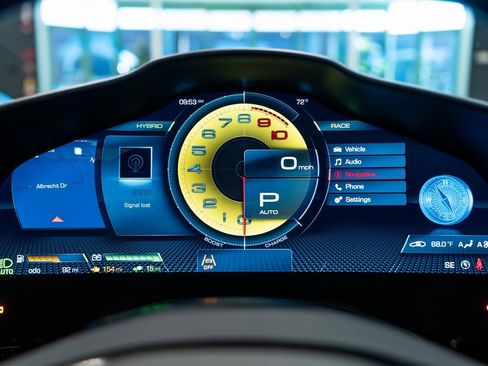 Used 2025 Ferrari SF90 Spider image 27