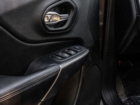 Used 2019 Jeep Cherokee Latitude Plus w/ Comfort/Convenience Group image 49