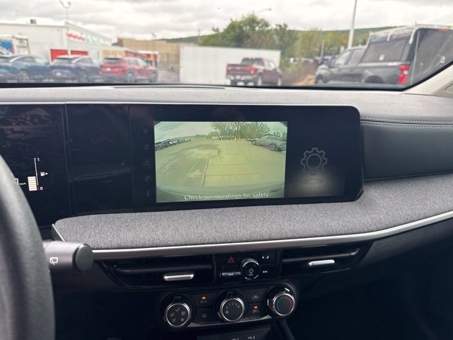 Certified 2025 Nissan Kicks SV AWD/4WD image 15