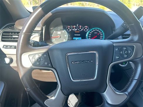 Used 2020 GMC Yukon XL Denali image 18