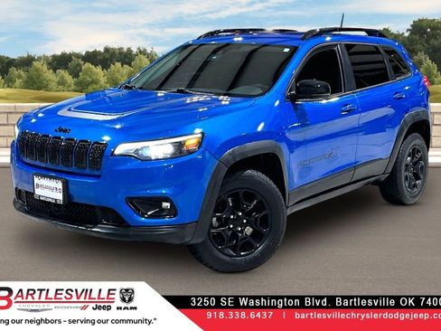 Used 2022 Jeep Cherokee Latitude AWD/4WD image 1