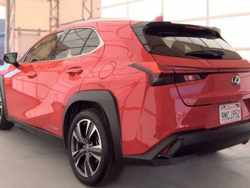 Used 2021 Lexus UX 250h w/ Accessory Package (Z1) AWD/4WD image 3