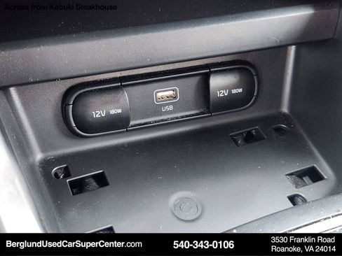 Used 2025 Kia Soul LX w/ LX Technology Package FWD image 24