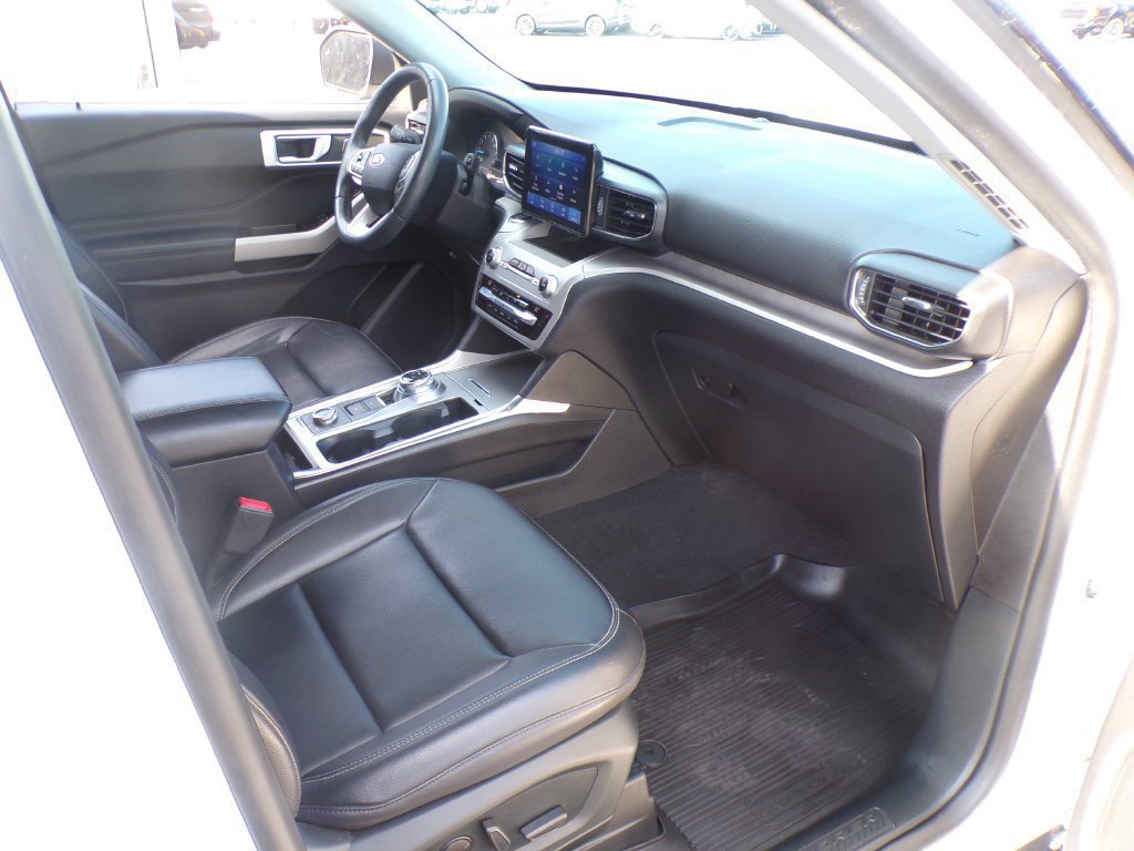Used 2021 Ford Explorer XLT w/ Equipment Group 202A AWD/4WD image 37