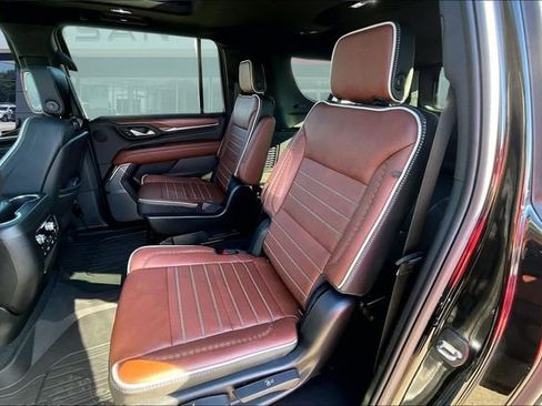 Used 2024 GMC Yukon XL Denali Ultimate image 19