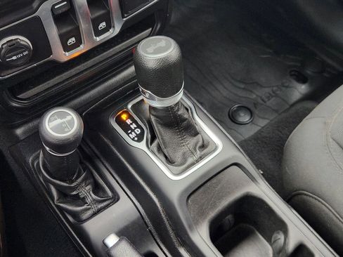 Used 2020 Jeep Wrangler Sport AWD/4WD image 37