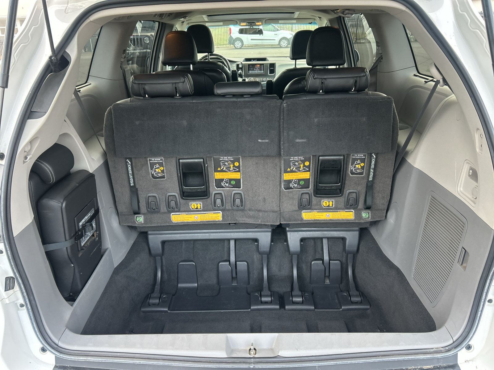 Used 2011 Toyota Sienna SE w/ Preferred Pkg FWD image 33
