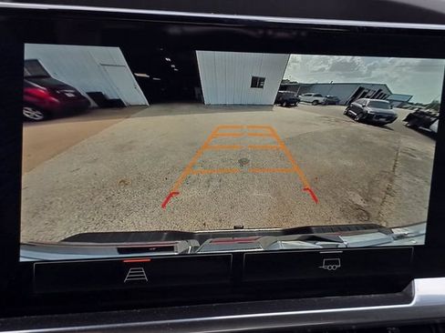Used 2025 GMC Sierra 1500 SLT AWD/4WD image 28