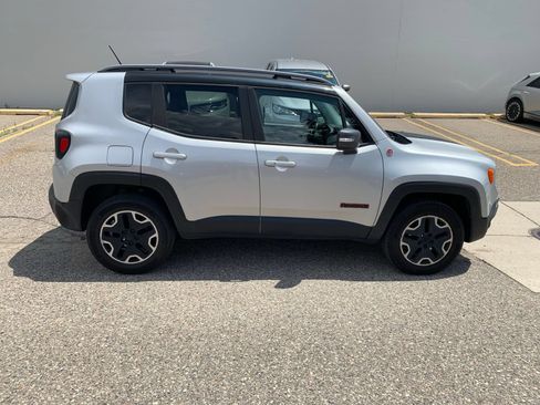 Used 2015 Jeep Renegade Trailhawk w/ Premium Leather Group AWD/4WD image 4