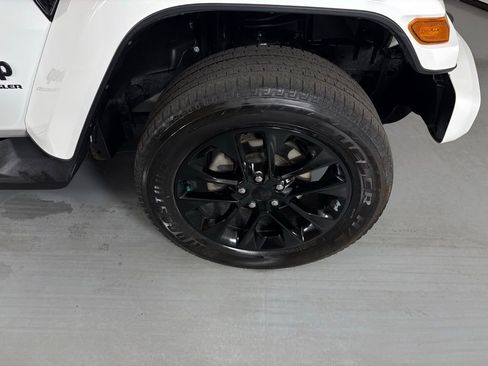 Used 2023 Jeep Wrangler Unlimited Sahara image 10