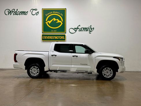Used 2022 Toyota Tundra SR5 AWD/4WD image 9