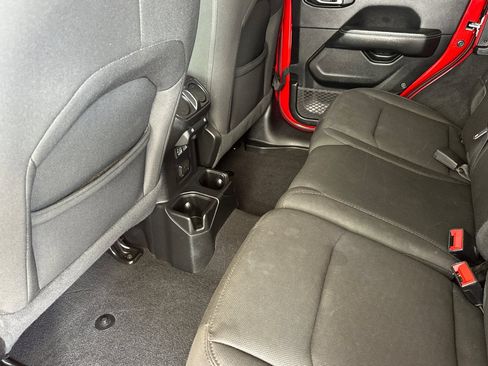 Used 2020 Jeep Wrangler Unlimited Sahara AWD/4WD image 12