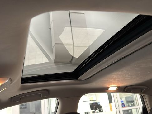 Used 2019 INFINITI Q70 Luxe image 27