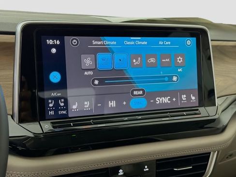 Used 2024 Volkswagen Atlas SE image 16