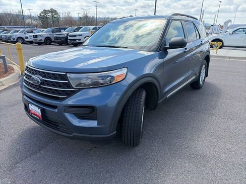 Certified 2020 Ford Explorer XLT image 3