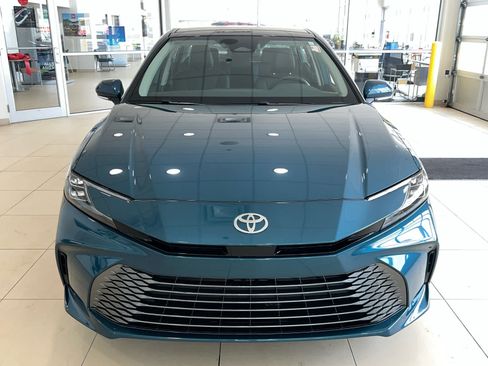 Used 2025 Toyota Camry XLE FWD image 12