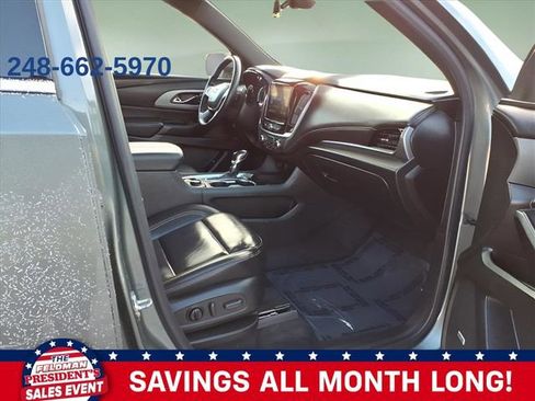 Used 2022 Chevrolet Traverse LT w/ LT Premium Package image 9