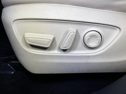 Certified 2020 Toyota Highlander Platinum image 22