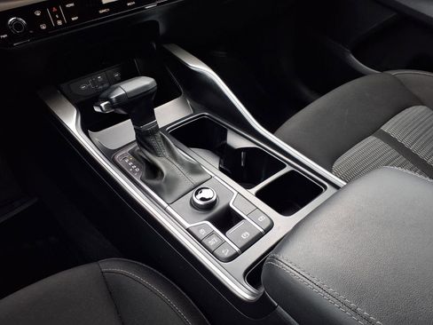 Used 2025 Kia Sorento LX image 17