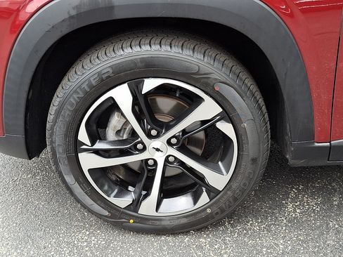 Certified 2024 Chevrolet Trax RS w/ Sunroof Package FWD image 9