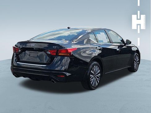 Used 2023 Nissan Altima 2.5 SV w/ SV Premium Package image 3